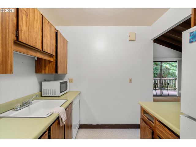 7740 Sw BARNES Rd B, Portland, OR 97225