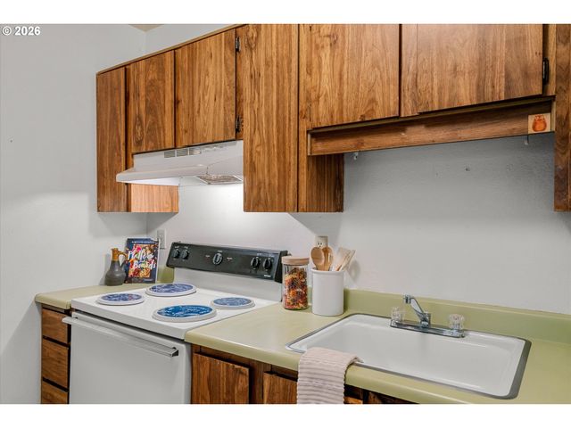 7740 Sw BARNES Rd B, Portland, OR 97225