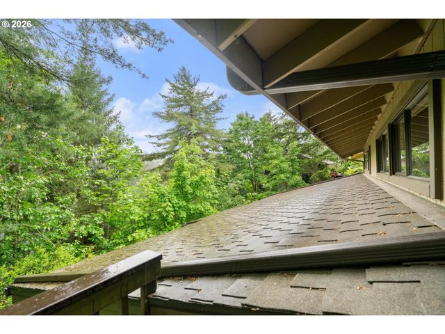 7740 Sw BARNES Rd B, Portland, OR 97225