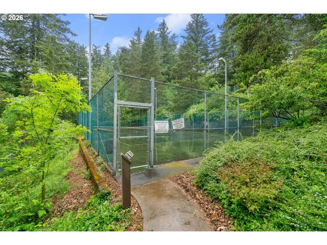 7740 Sw BARNES Rd B, Portland, OR 97225