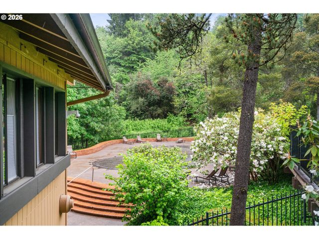 7740 Sw BARNES Rd B, Portland, OR 97225