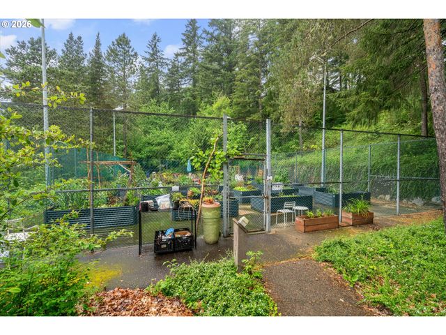 7740 Sw BARNES Rd B, Portland, OR 97225