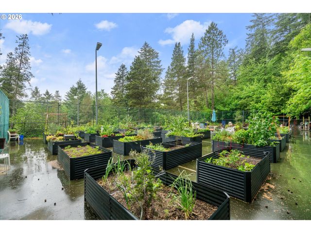 7740 Sw BARNES Rd B, Portland, OR 97225