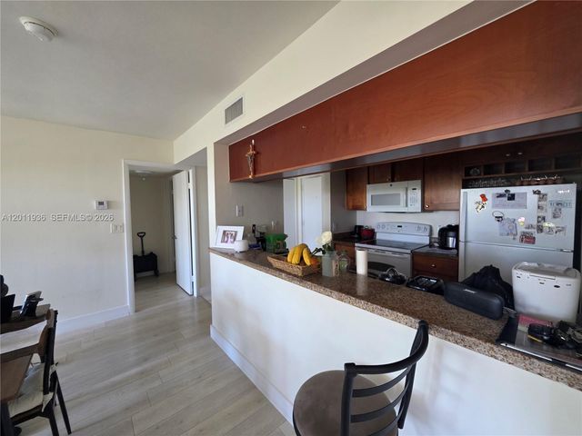 8180 Geneva Ct 322, Doral, FL 33166