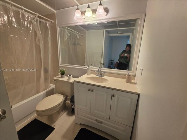 8180 Geneva Ct 322, Doral, FL 33166