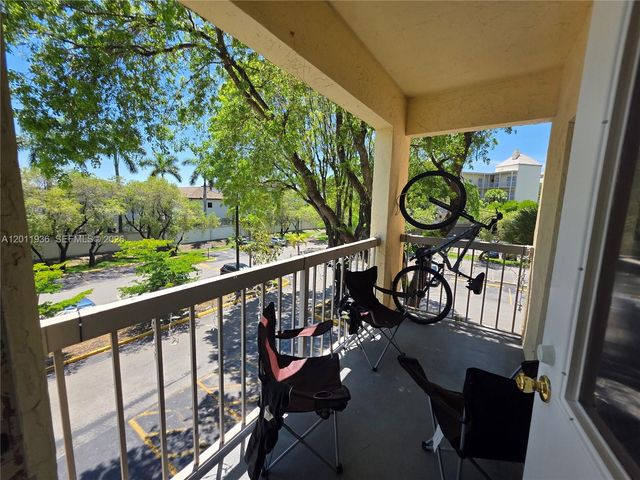 8180 Geneva Ct 322, Doral, FL 33166