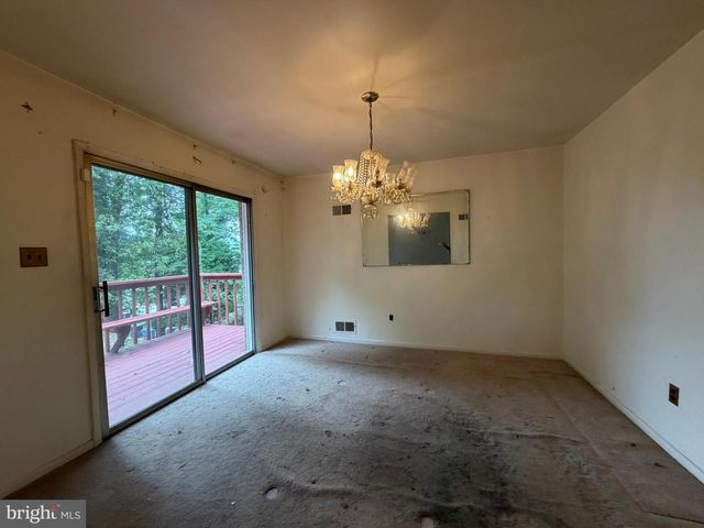 9006 GLENARDEN PKWY, Glenarden, MD 20706