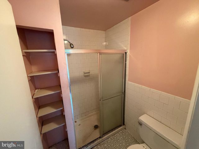9006 GLENARDEN PKWY, Glenarden, MD 20706