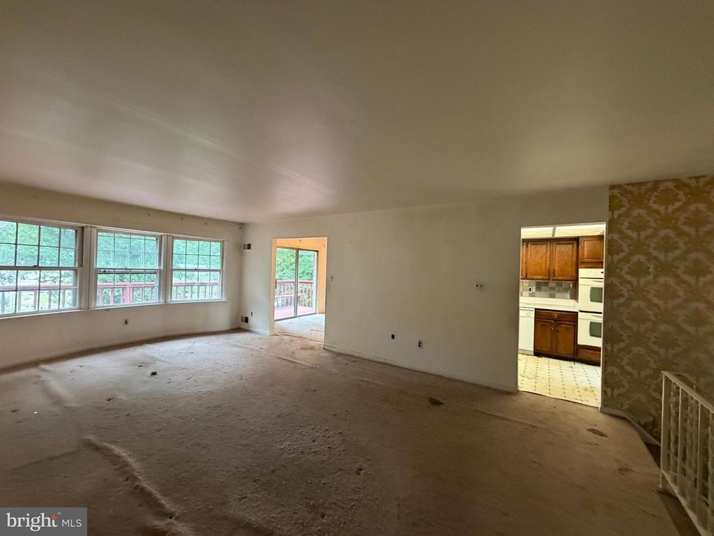Image 18 of property listing at 9006 GLENARDEN PKWY, Glenarden, MD 20706