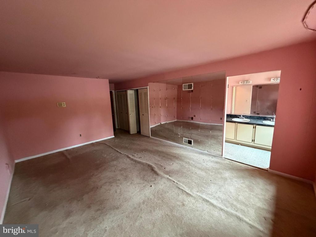 Image 21 of property listing at 9006 GLENARDEN PKWY, Glenarden, MD 20706