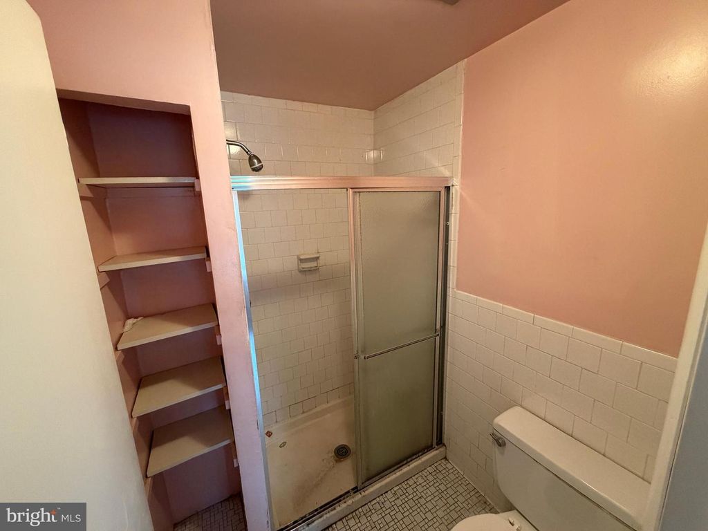 Image 24 of property listing at 9006 GLENARDEN PKWY, Glenarden, MD 20706
