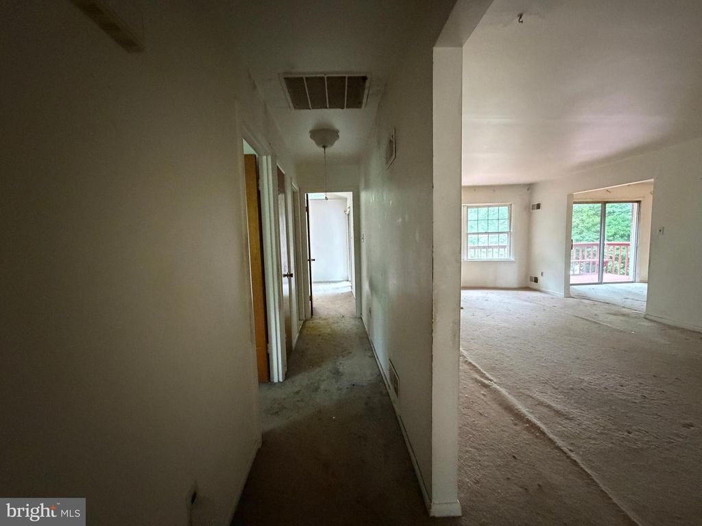 Image 25 of property listing at 9006 GLENARDEN PKWY, Glenarden, MD 20706