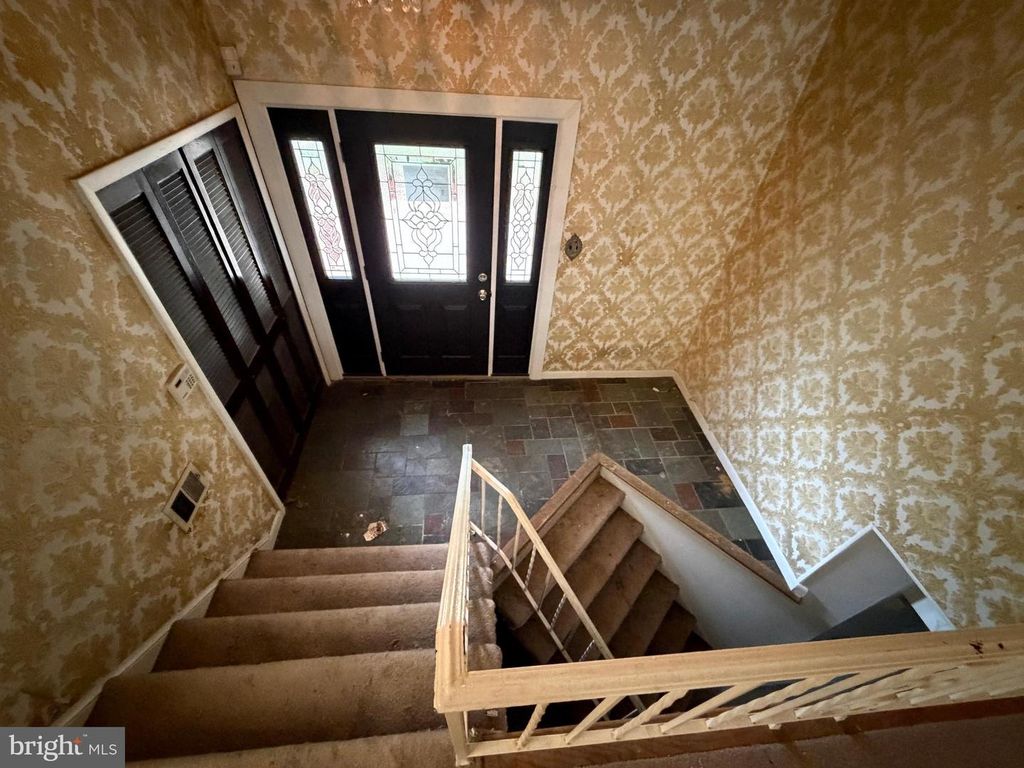 Image 3 of property listing at 9006 GLENARDEN PKWY, Glenarden, MD 20706