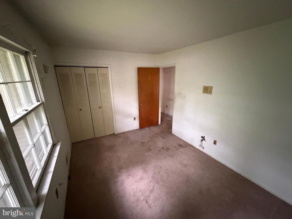 Image 28 of property listing at 9006 GLENARDEN PKWY, Glenarden, MD 20706