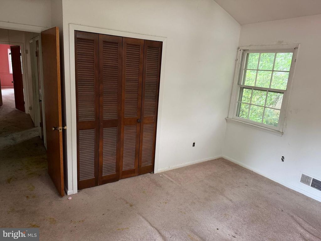 Image 31 of property listing at 9006 GLENARDEN PKWY, Glenarden, MD 20706