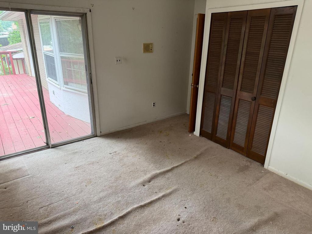 Image 32 of property listing at 9006 GLENARDEN PKWY, Glenarden, MD 20706