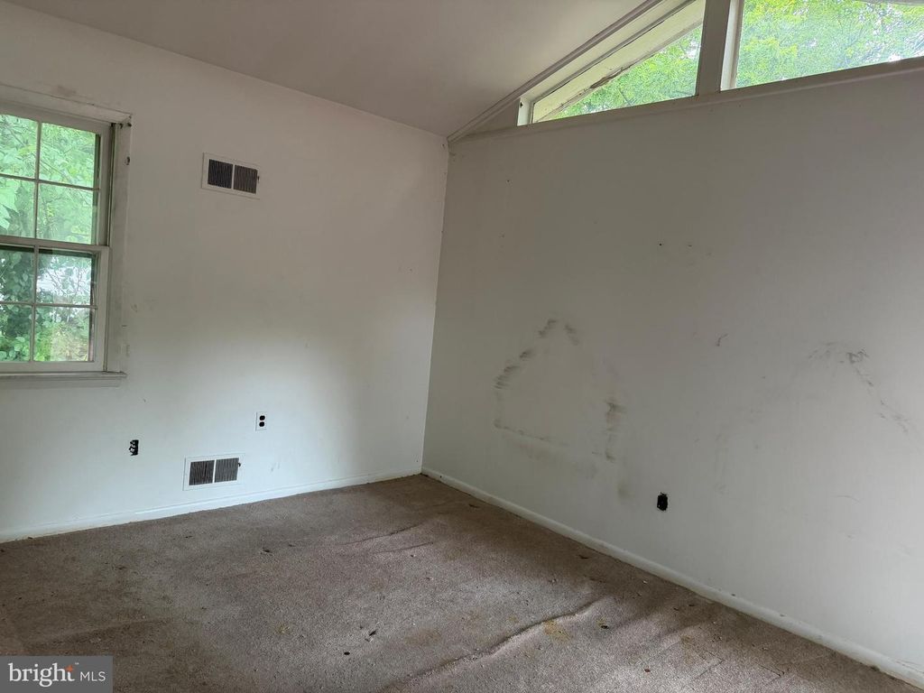 Image 33 of property listing at 9006 GLENARDEN PKWY, Glenarden, MD 20706