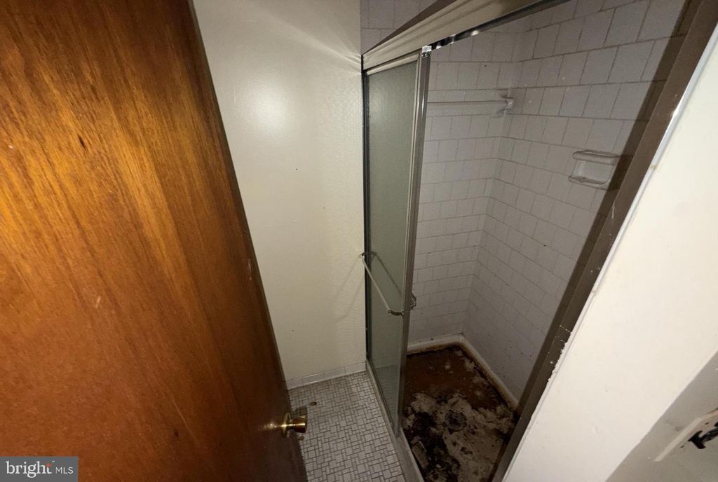 Image 34 of property listing at 9006 GLENARDEN PKWY, Glenarden, MD 20706