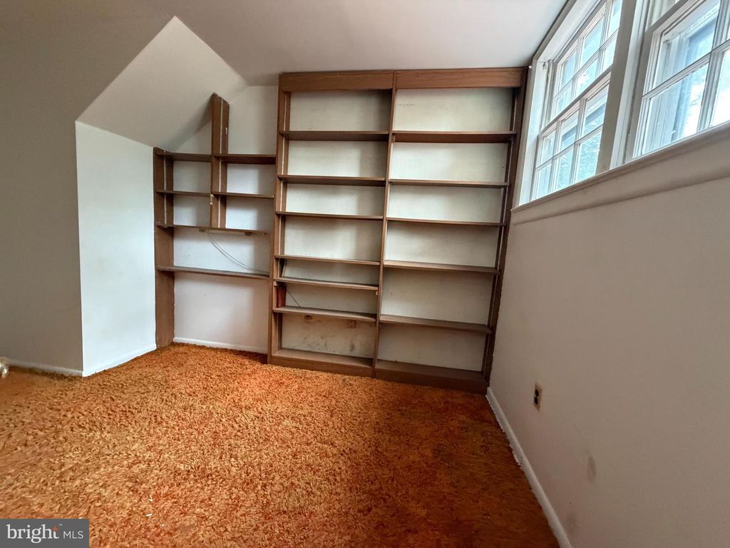 Image 37 of property listing at 9006 GLENARDEN PKWY, Glenarden, MD 20706