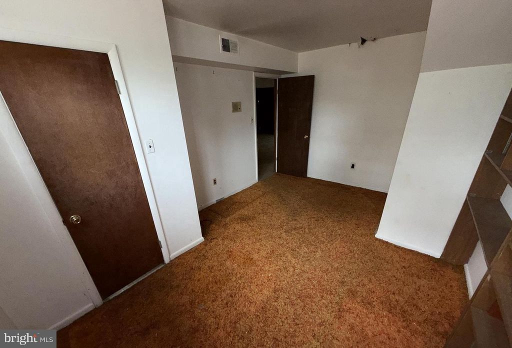 Image 38 of property listing at 9006 GLENARDEN PKWY, Glenarden, MD 20706