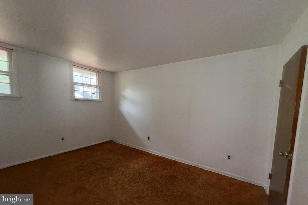 Image 40 of property listing at 9006 GLENARDEN PKWY, Glenarden, MD 20706