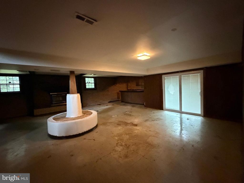 Image 44 of property listing at 9006 GLENARDEN PKWY, Glenarden, MD 20706