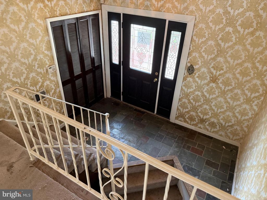 Image 4 of property listing at 9006 GLENARDEN PKWY, Glenarden, MD 20706