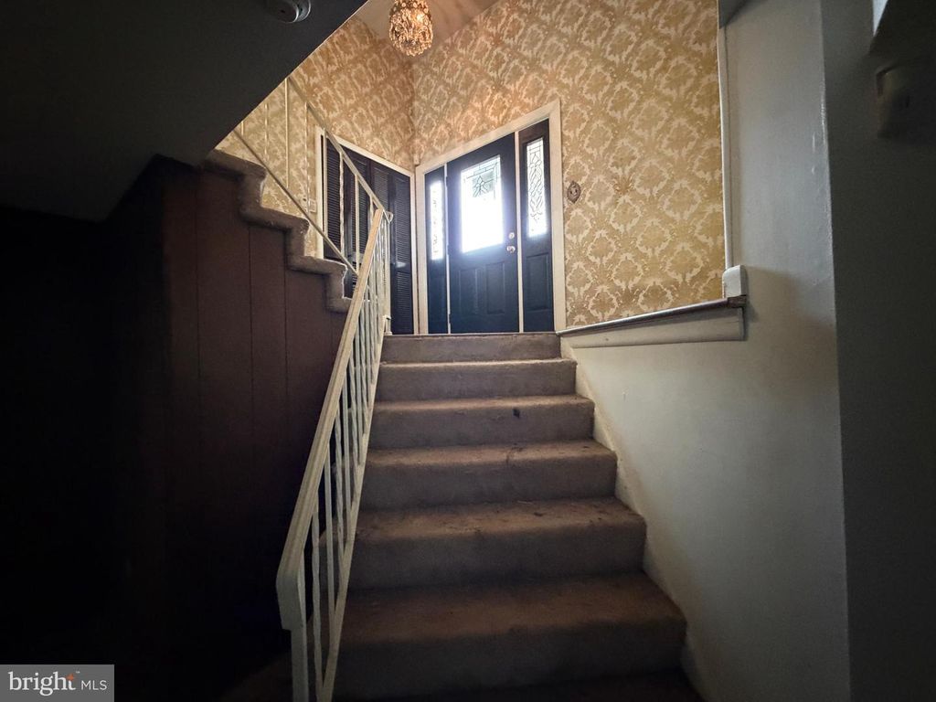 Image 5 of property listing at 9006 GLENARDEN PKWY, Glenarden, MD 20706