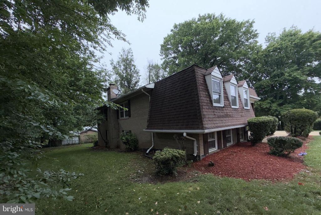Image 54 of property listing at 9006 GLENARDEN PKWY, Glenarden, MD 20706