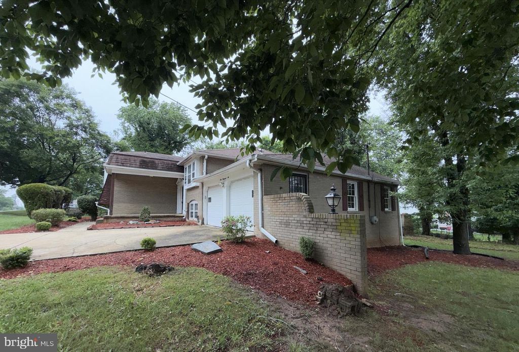 Image 55 of property listing at 9006 GLENARDEN PKWY, Glenarden, MD 20706