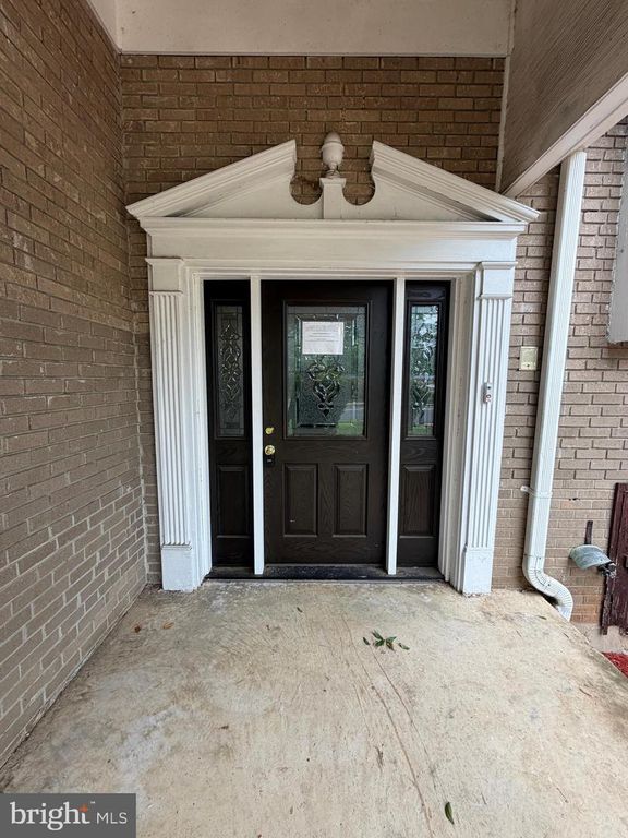 Image 6 of property listing at 9006 GLENARDEN PKWY, Glenarden, MD 20706