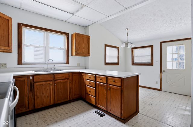 1014 N Harrison Street, Rushville, IN 46173