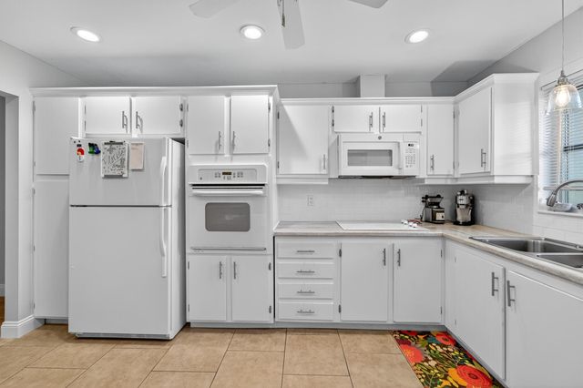 2638 E Gately Drive 83, West Palm Beach, FL 33415