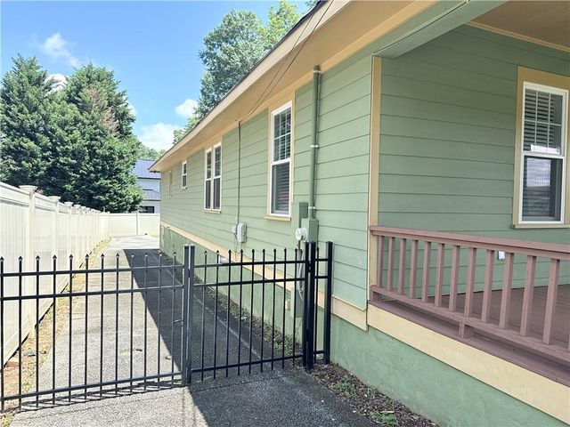 1647 Walker Avenue, Atlanta, GA 30337