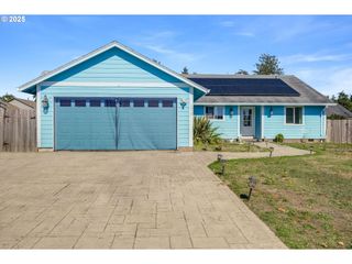 1015 Sw 2ND St, Warrenton, OR 97146