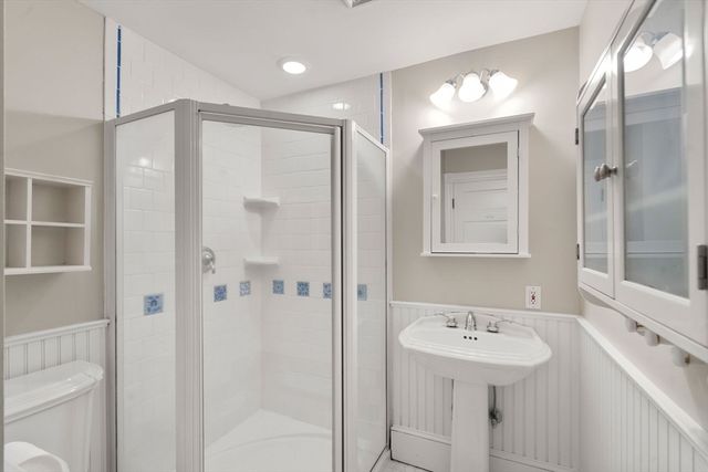 58 Hartford St, Dover, MA 02030