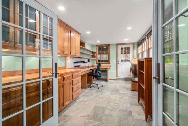 58 Hartford St, Dover, MA 02030