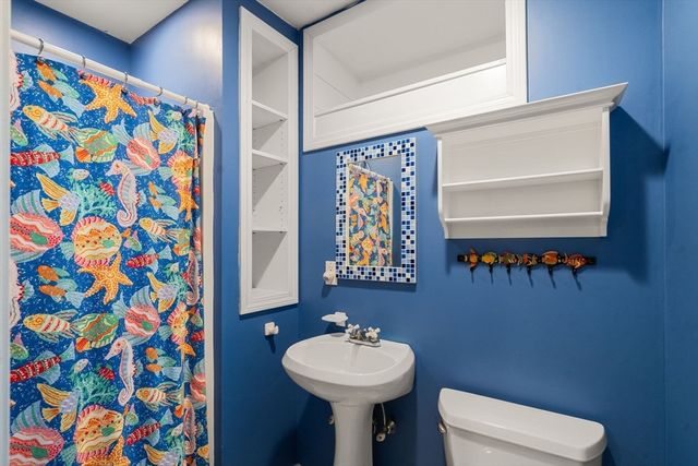 58 Hartford St, Dover, MA 02030