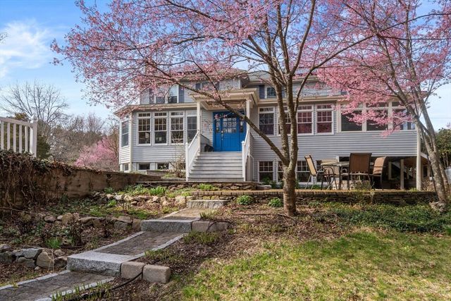 58 Hartford St, Dover, MA 02030