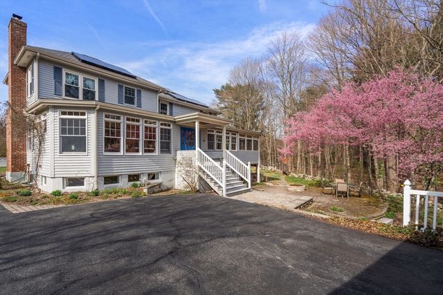 58 Hartford St, Dover, MA 02030