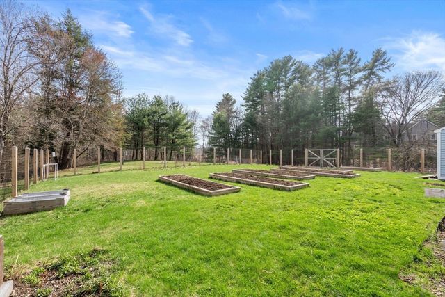 58 Hartford St, Dover, MA 02030