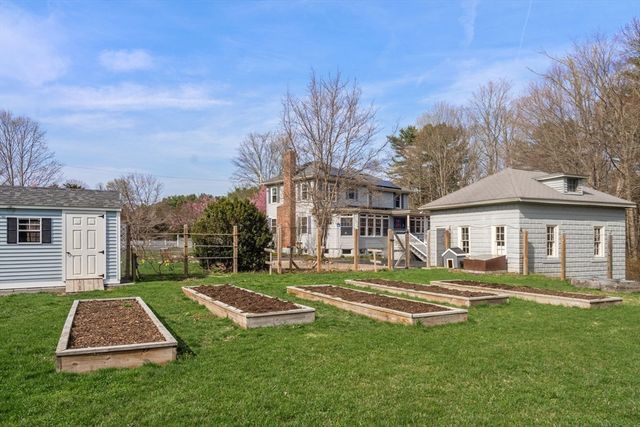 58 Hartford St, Dover, MA 02030