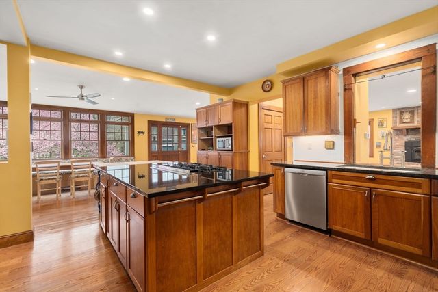 58 Hartford St, Dover, MA 02030