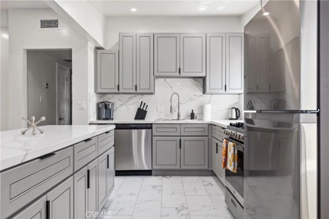 6535 Mary Ellen Avenue, Valley Glen, CA 91401