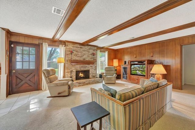 610 Forest Lake Drive, Taylor Lake Village, TX 77586