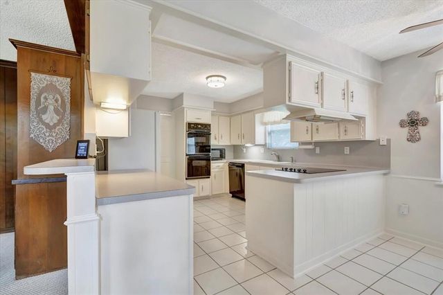 610 Forest Lake Drive, Taylor Lake Village, TX 77586