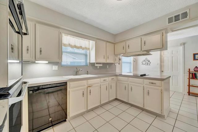 610 Forest Lake Drive, Taylor Lake Village, TX 77586