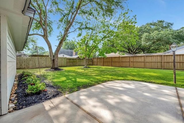 610 Forest Lake Drive, Taylor Lake Village, TX 77586
