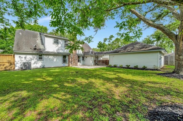 610 Forest Lake Drive, Taylor Lake Village, TX 77586