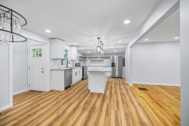 211 Bonnie Brae Dr, West Springfield, MA 01089